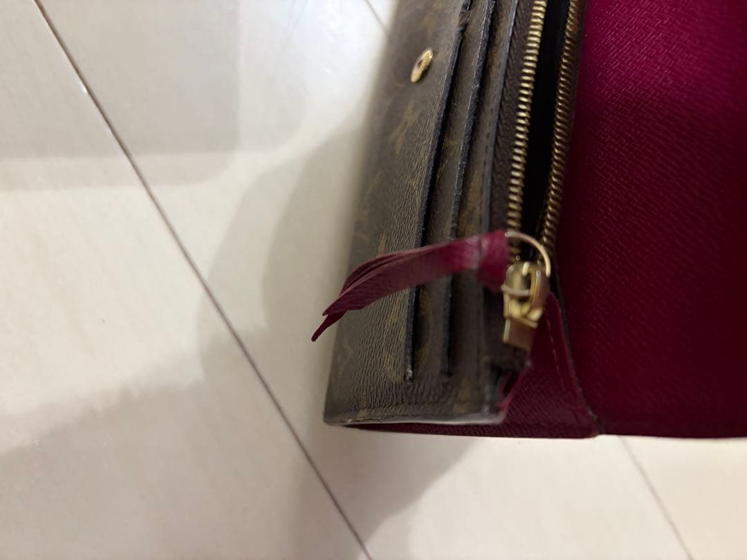 ルイ・ヴィトン　ポルトフォイユ エミリー 長財布 二つ折り財布 M60136