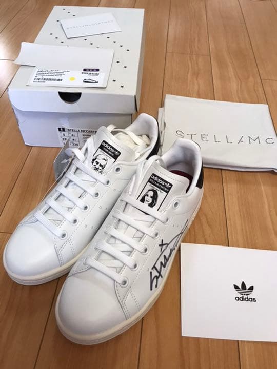 ステラマッカートニー&スタンスミス双方のサイン入り　新品タグ付き　箱付属品付き