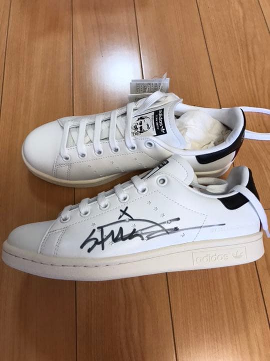ステラマッカートニー&スタンスミス双方のサイン入り　新品タグ付き　箱付属品付き