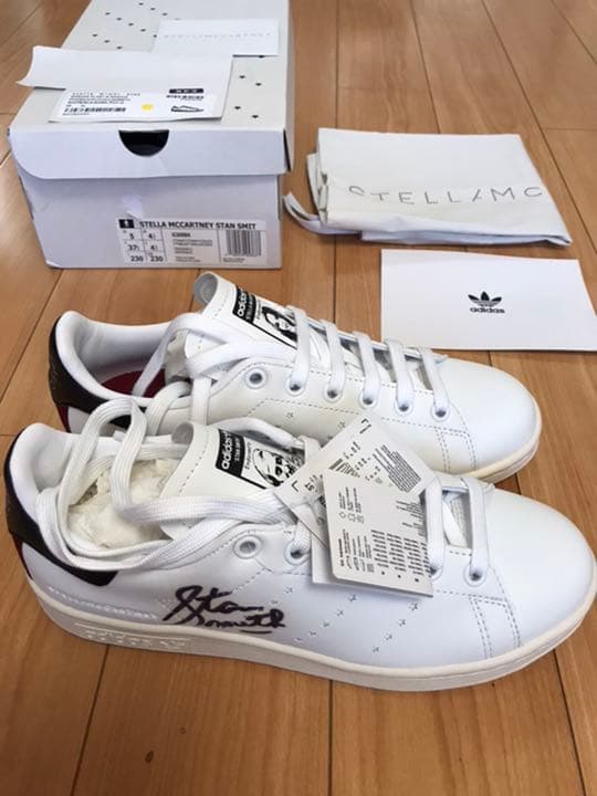ステラマッカートニー&スタンスミス双方のサイン入り　新品タグ付き　箱付属品付き