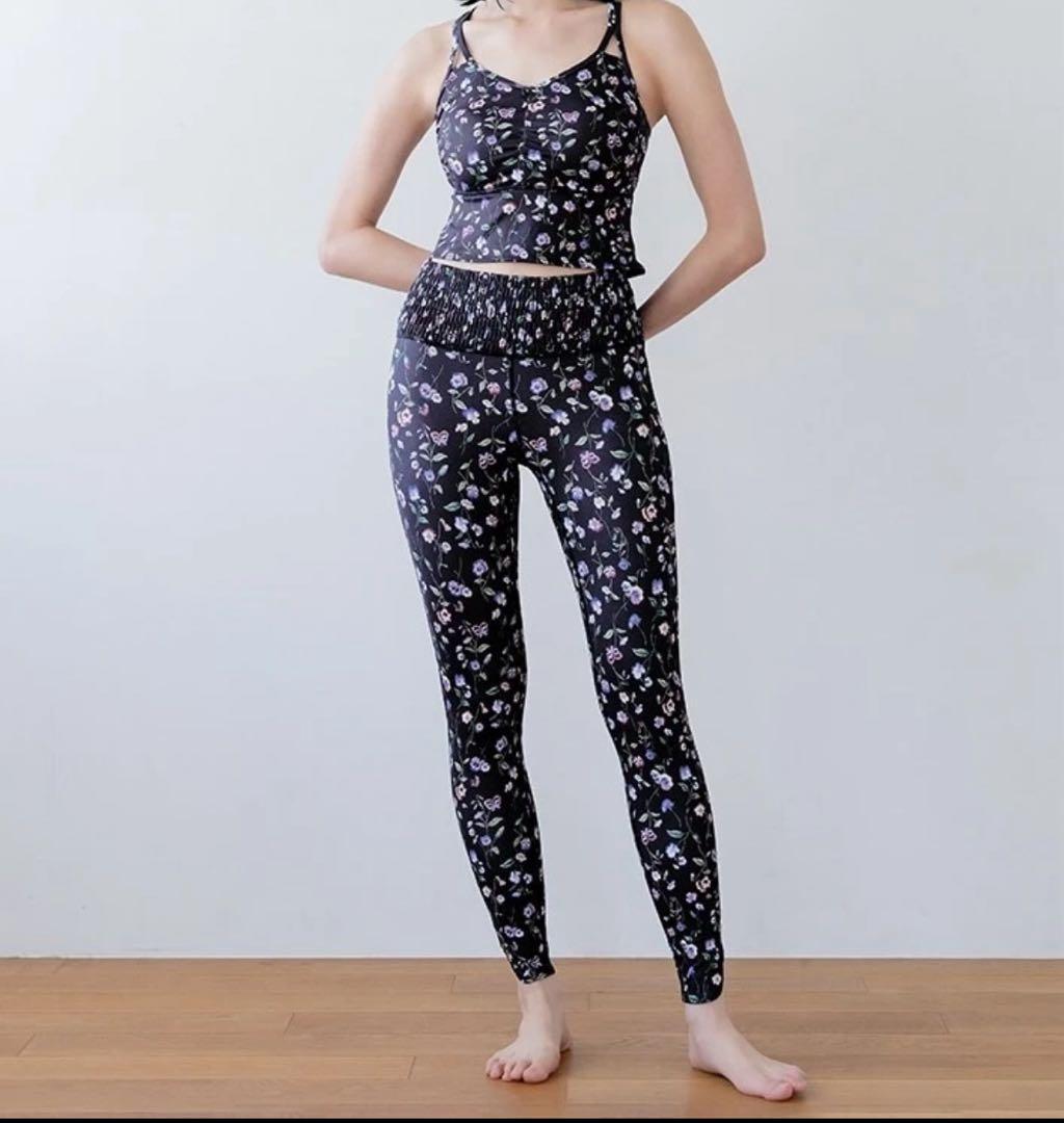 最終値下げ新品タグ有SUKALAスカーラフラワーシャーリングレギンス パンジーＬ