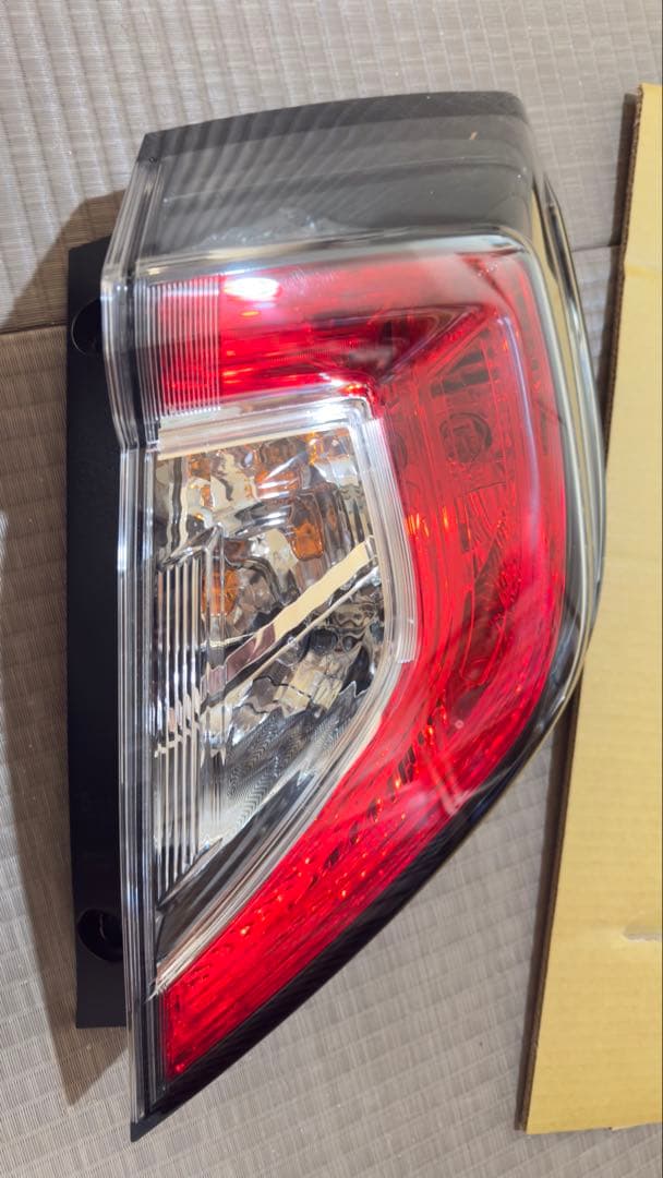 fk7 シビックハッチバック純正テールランプ