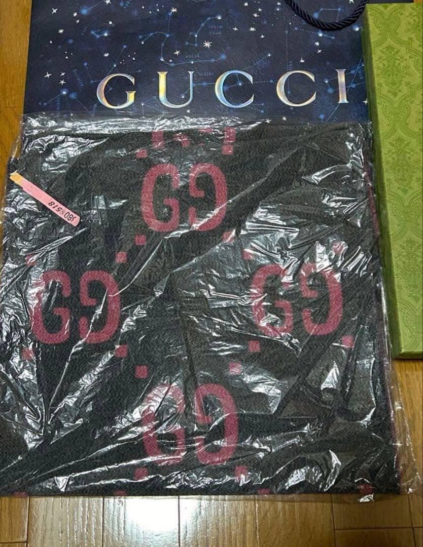 GUCCI ロゴ入りマフラー 37 x 190 cm 紙袋、箱なし