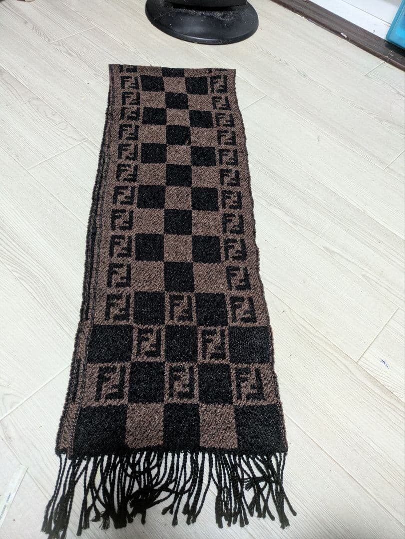 数回使った暖かいFENDI チェック柄マフラー ブラウン/ブラック