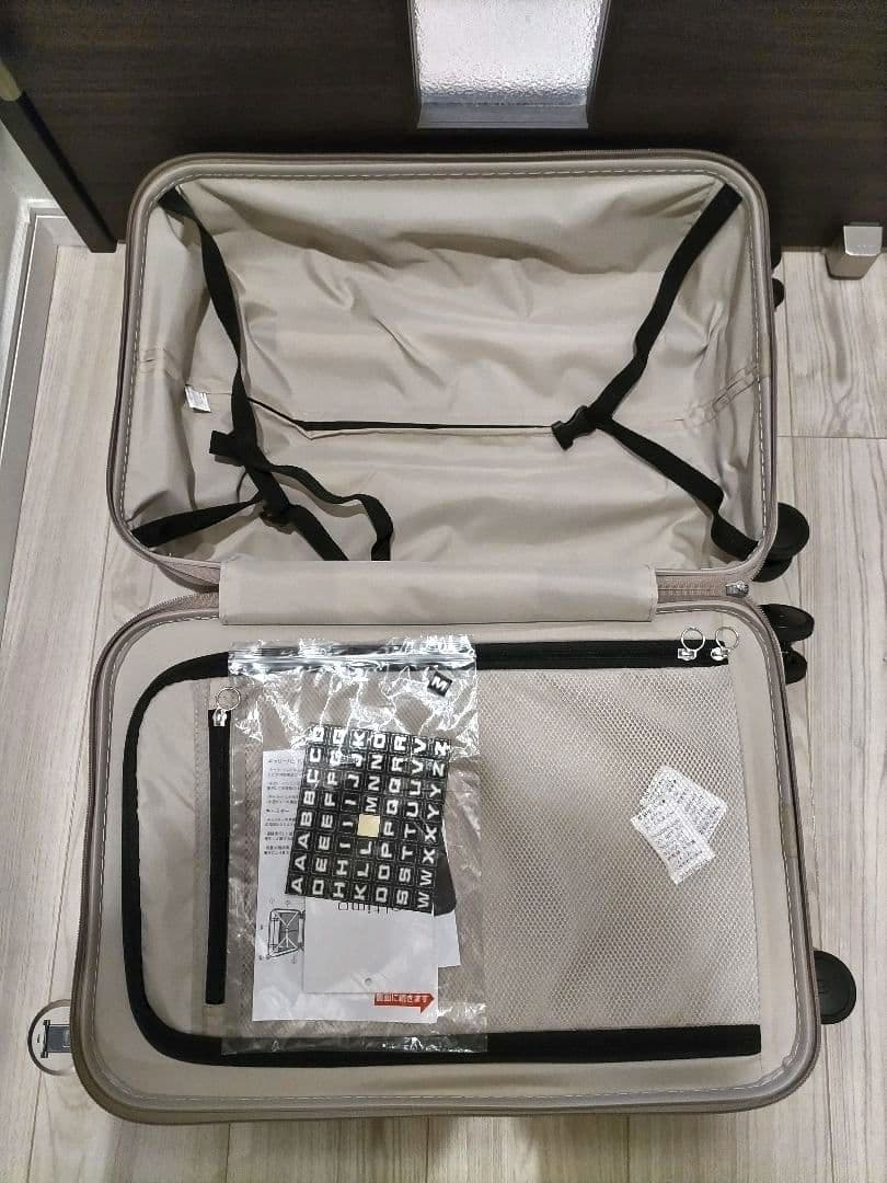 美品　OLTIMO　キャスターロック　TSA フロントオープン　機内持ち込み
