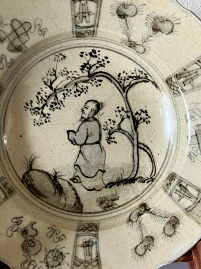 Hoa Hào 大明宣徳年人物花卉紋皿；西X-7