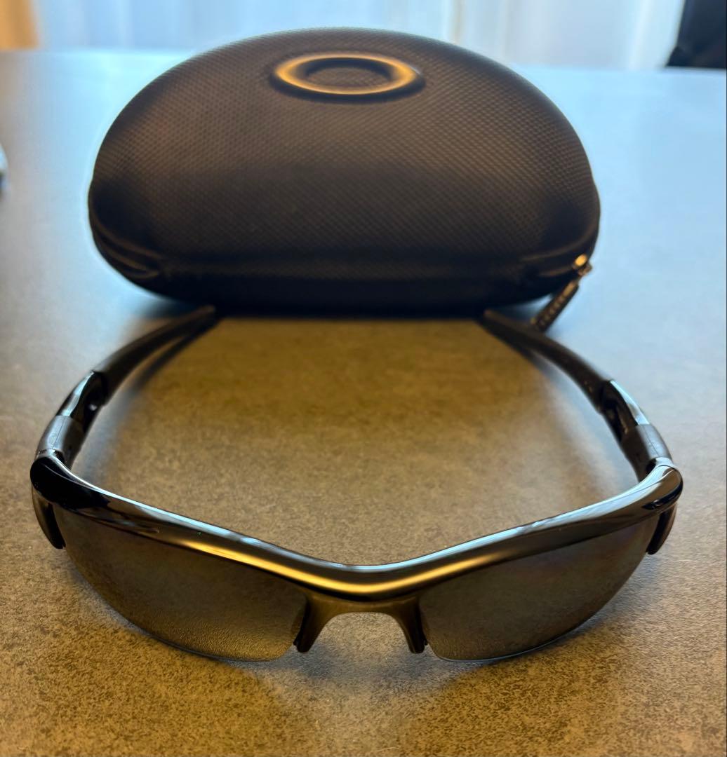 新品同様　Oakley ブラック サングラス ケース付き