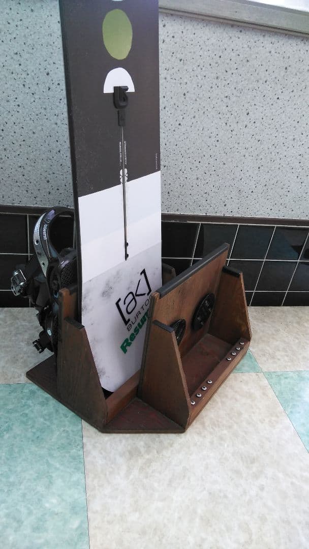 スノーボードスタンドラック、2本用、右側用　カラーウォルナット　ハンドメイド