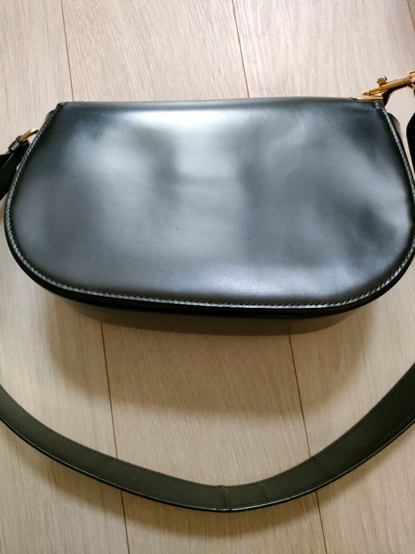 フェラガモ　ヴァラ　アンナ　ショルダーバッグ