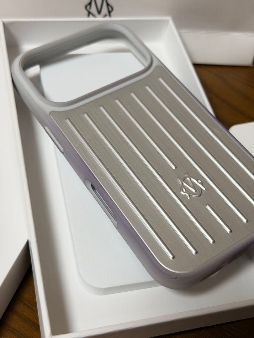RIMOWA iPhone17pro ケース