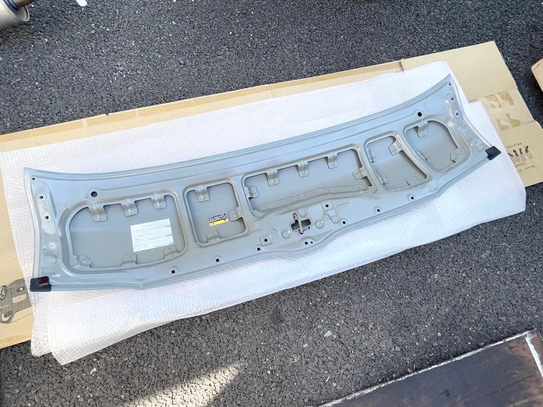 【新車外し】200系ハイエース標準車用純正ボンネット 宅配不可