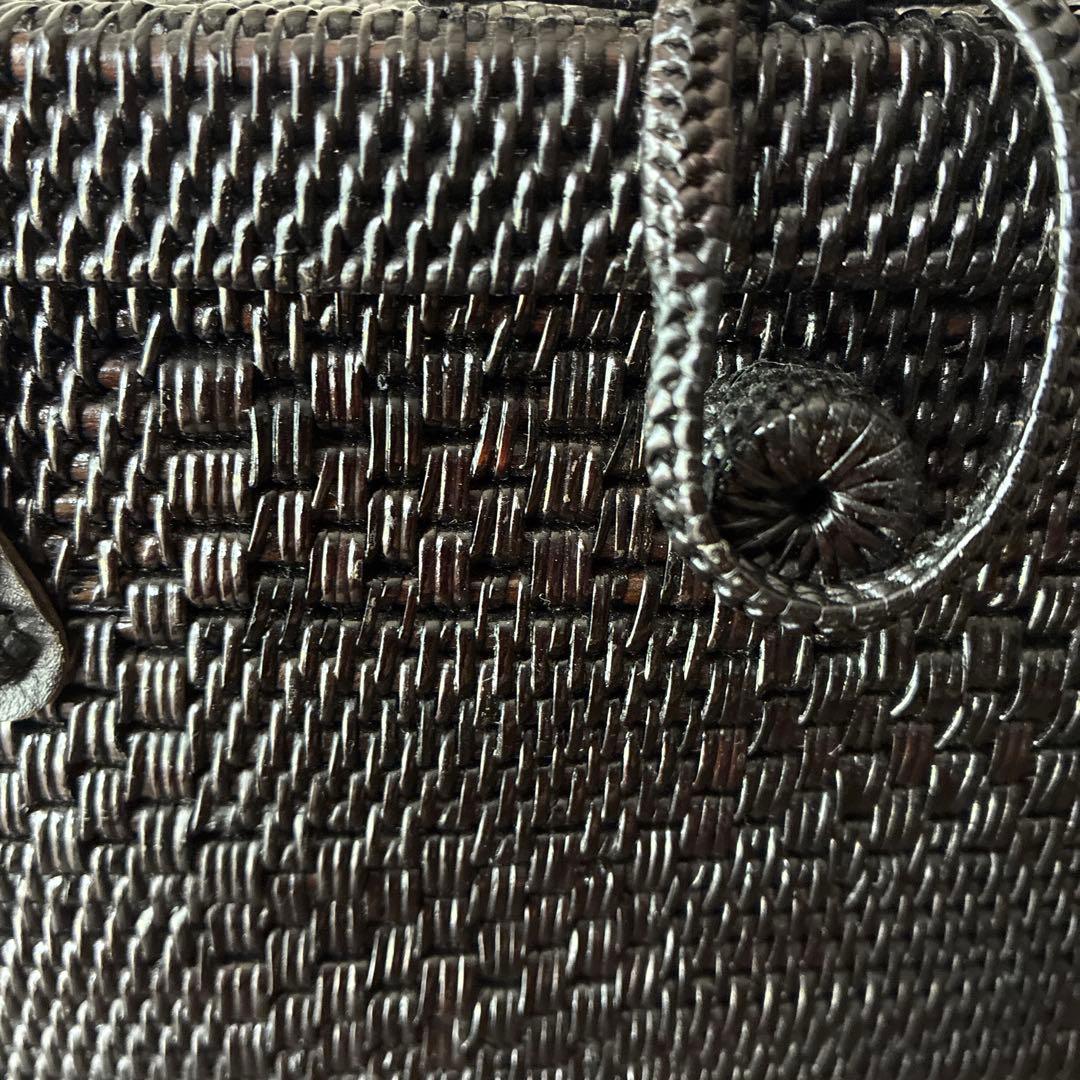 和装にも　籐と革　黒の蓋付きかごバッグ 中小型　アタバッグ