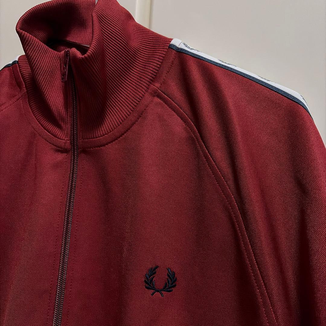 FRED PERRY ジャージ　赤