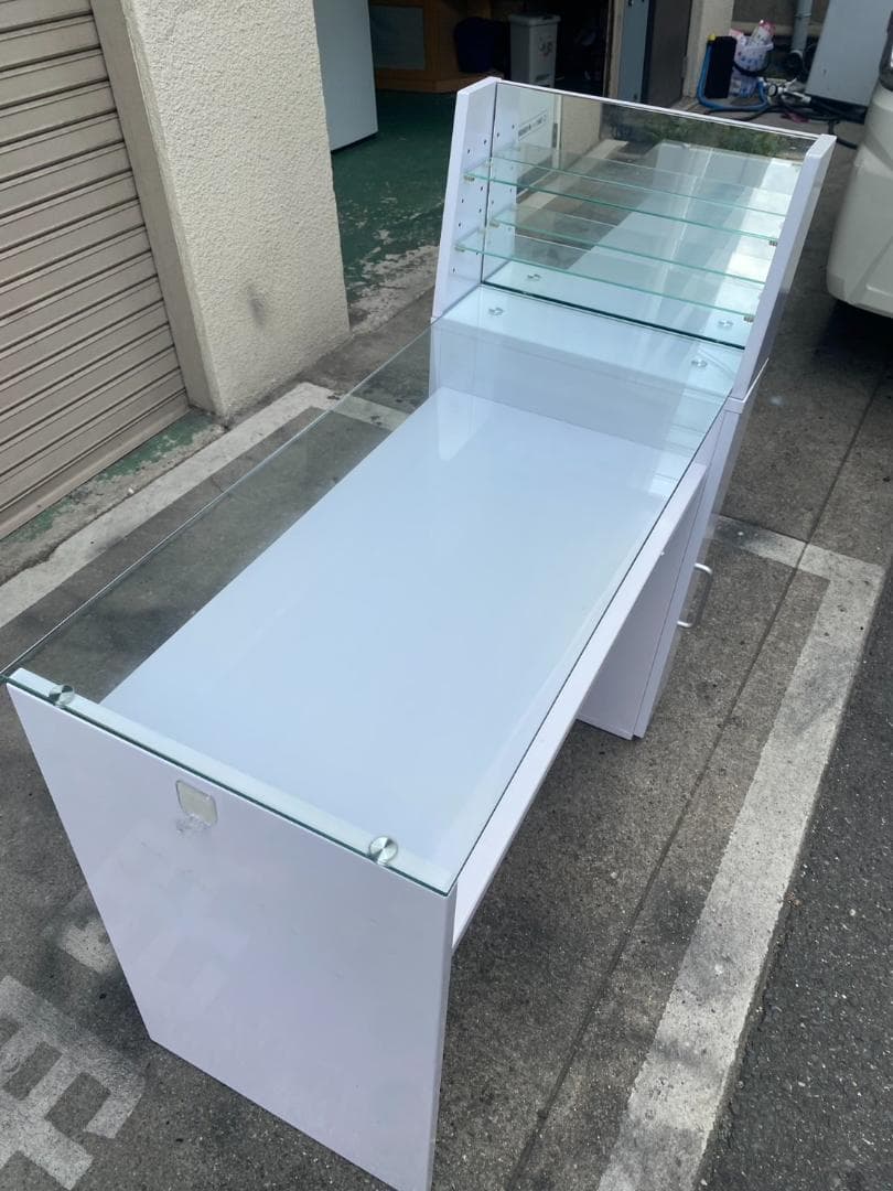 A640♠️直接引き取り価格！LOWYA ネイルデスク 棚付き ガラス天板