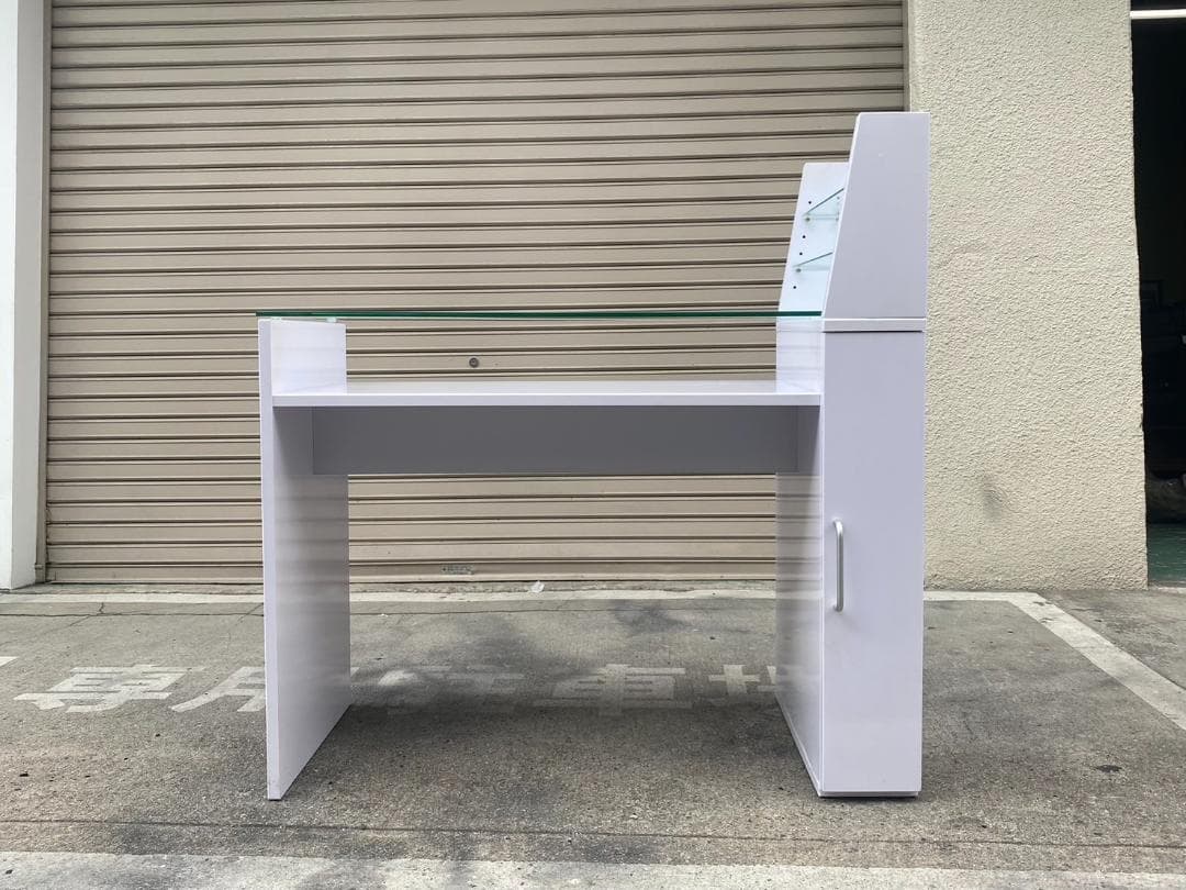 A640♠️直接引き取り価格！LOWYA ネイルデスク 棚付き ガラス天板