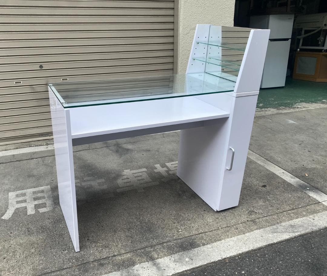 A640♠️直接引き取り価格！LOWYA ネイルデスク 棚付き ガラス天板
