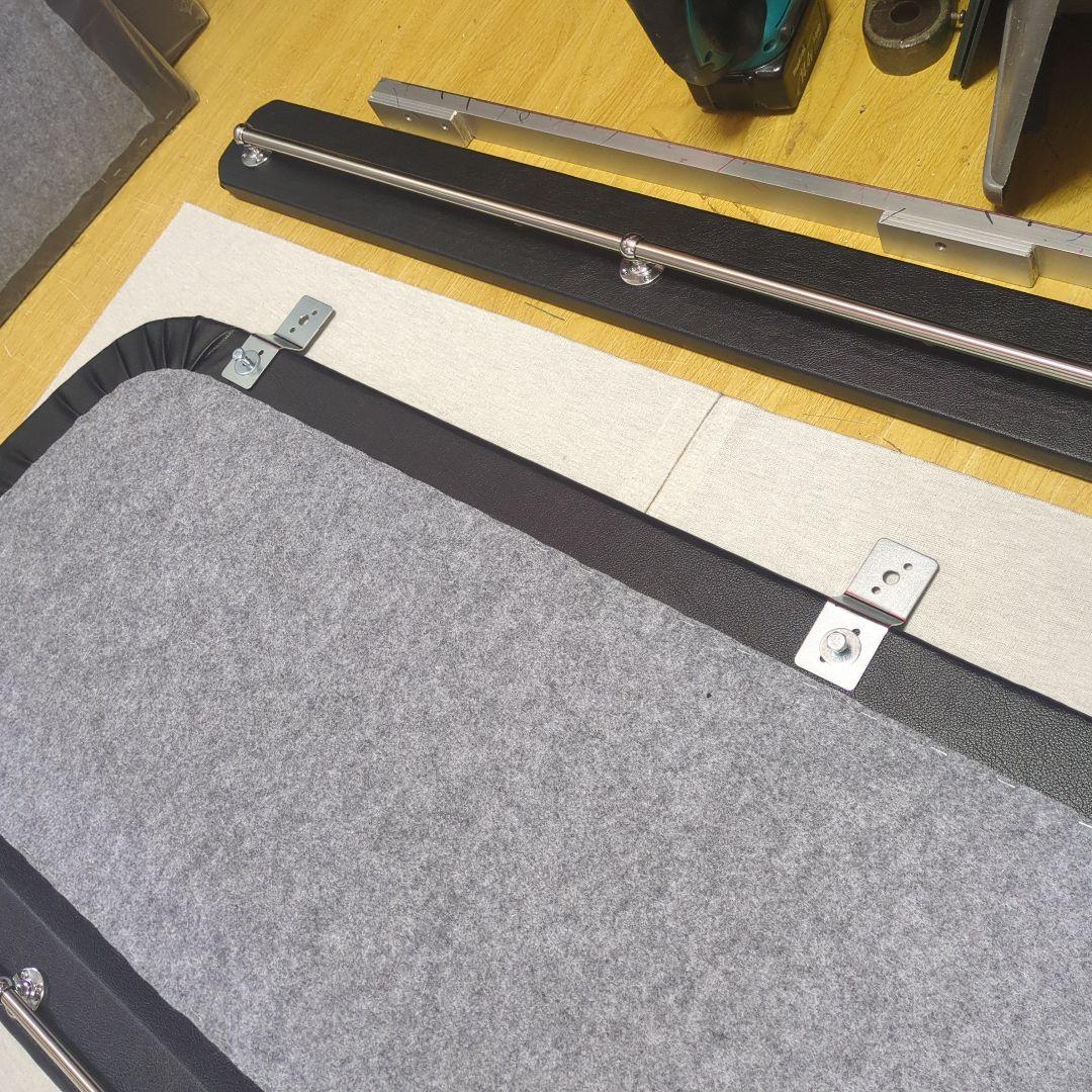 【やっちゃん】ロールーフ棚&ハンガー掛け（後窓上）【ブラックレザー】