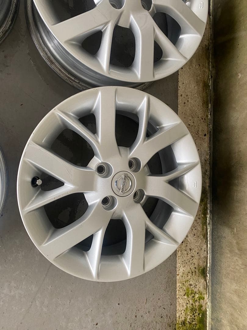 E12 ノート　純正ホイール　4本　メダリスト