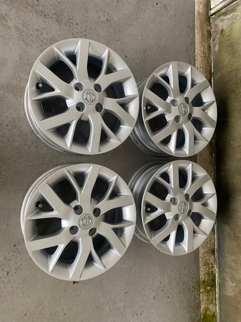 E12 ノート　純正ホイール　4本　メダリスト