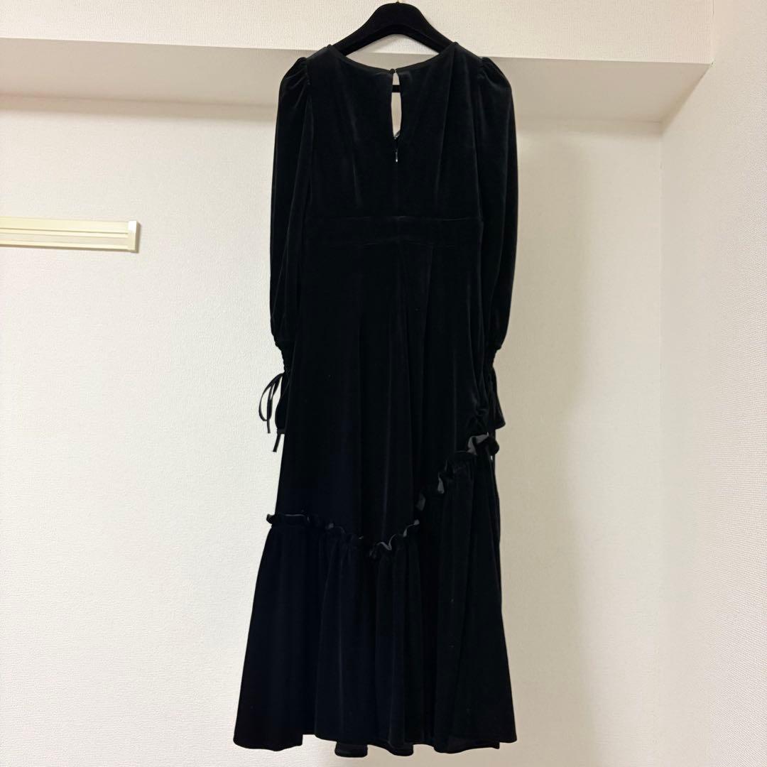 ワンピース Herlipto Lux Velour Lace Midi Dress