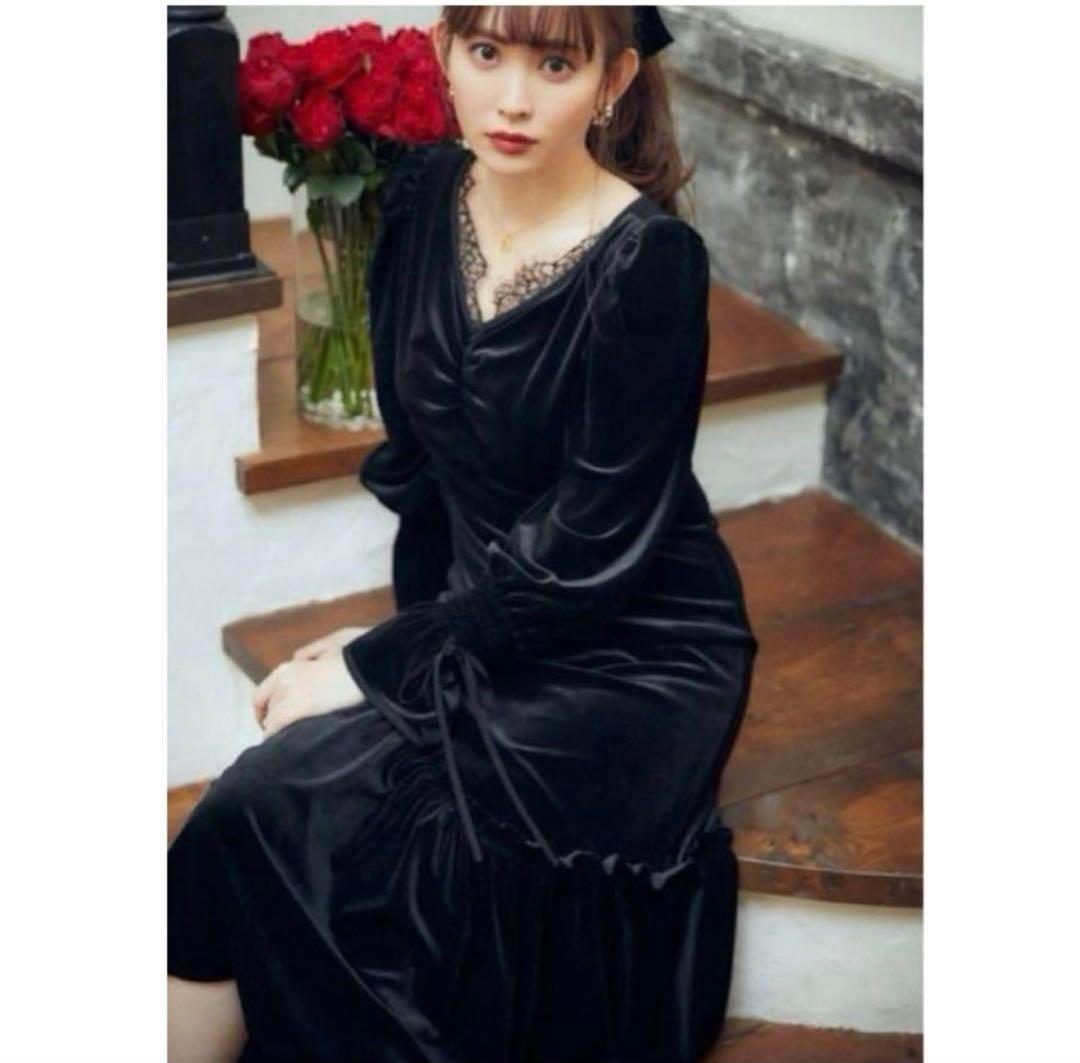 ワンピース Herlipto Lux Velour Lace Midi Dress