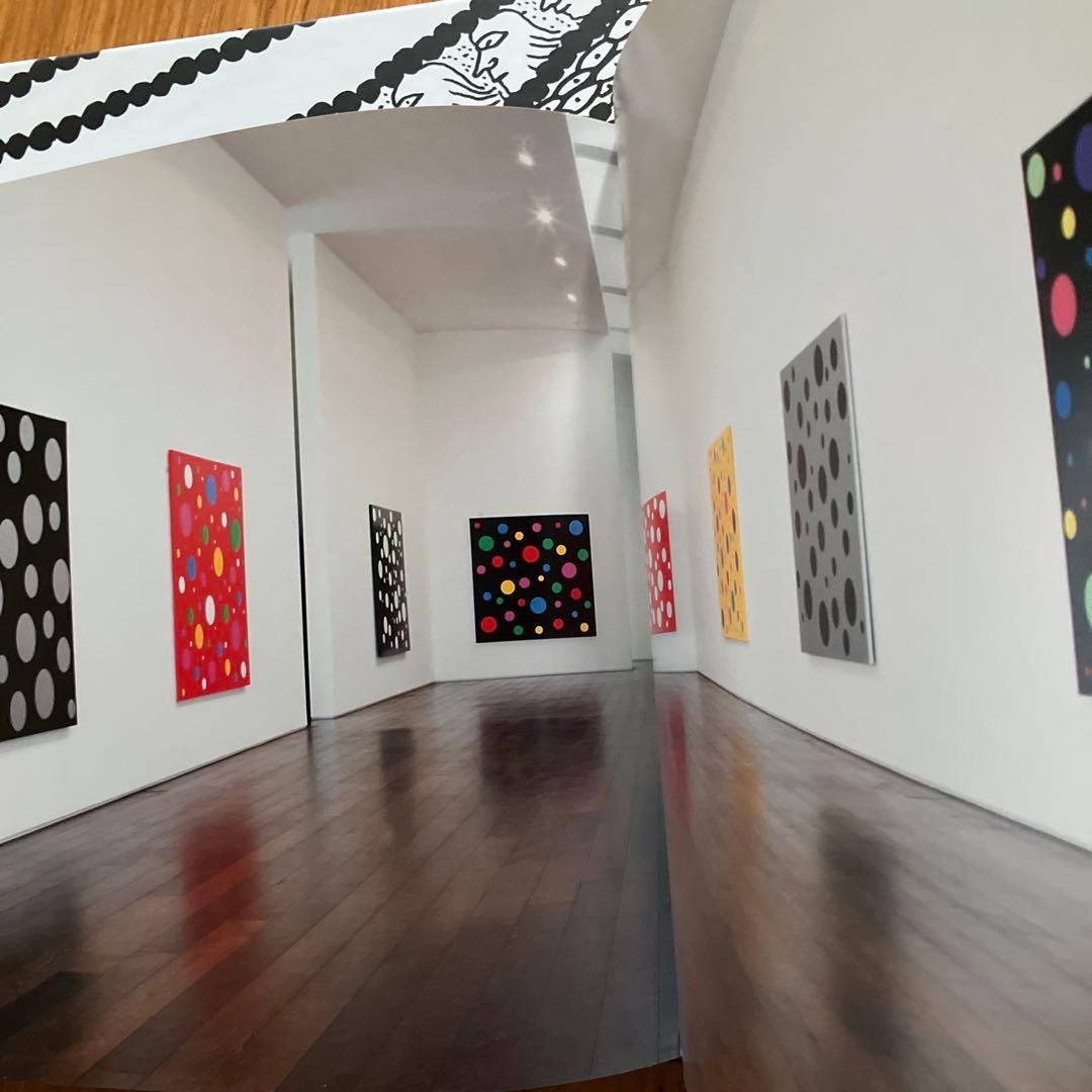 草間弥生　ヴィクトリア・ミロギャラリー個展