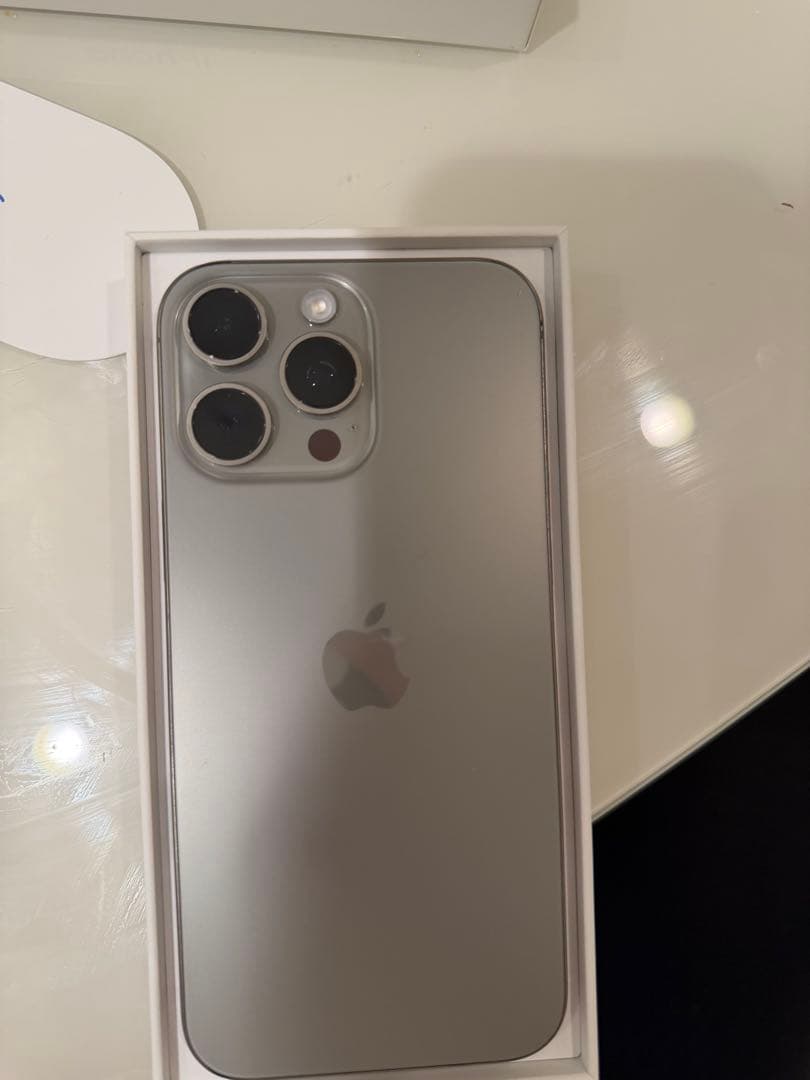 携帯電話本体 Iphone 16 pro max 512gb