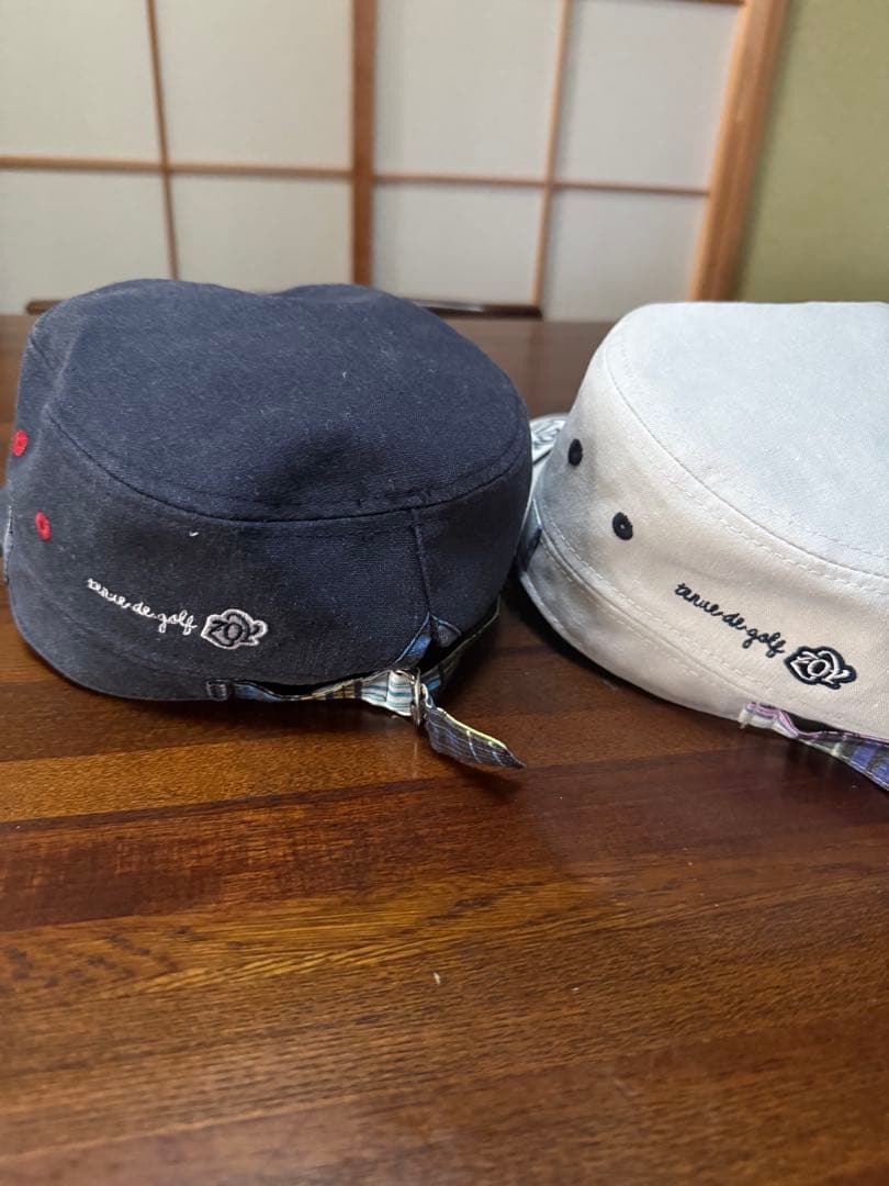 ゾーイZOYデザイン帽子紺色と白っぽいグレー二つセット【値下げ】しました。