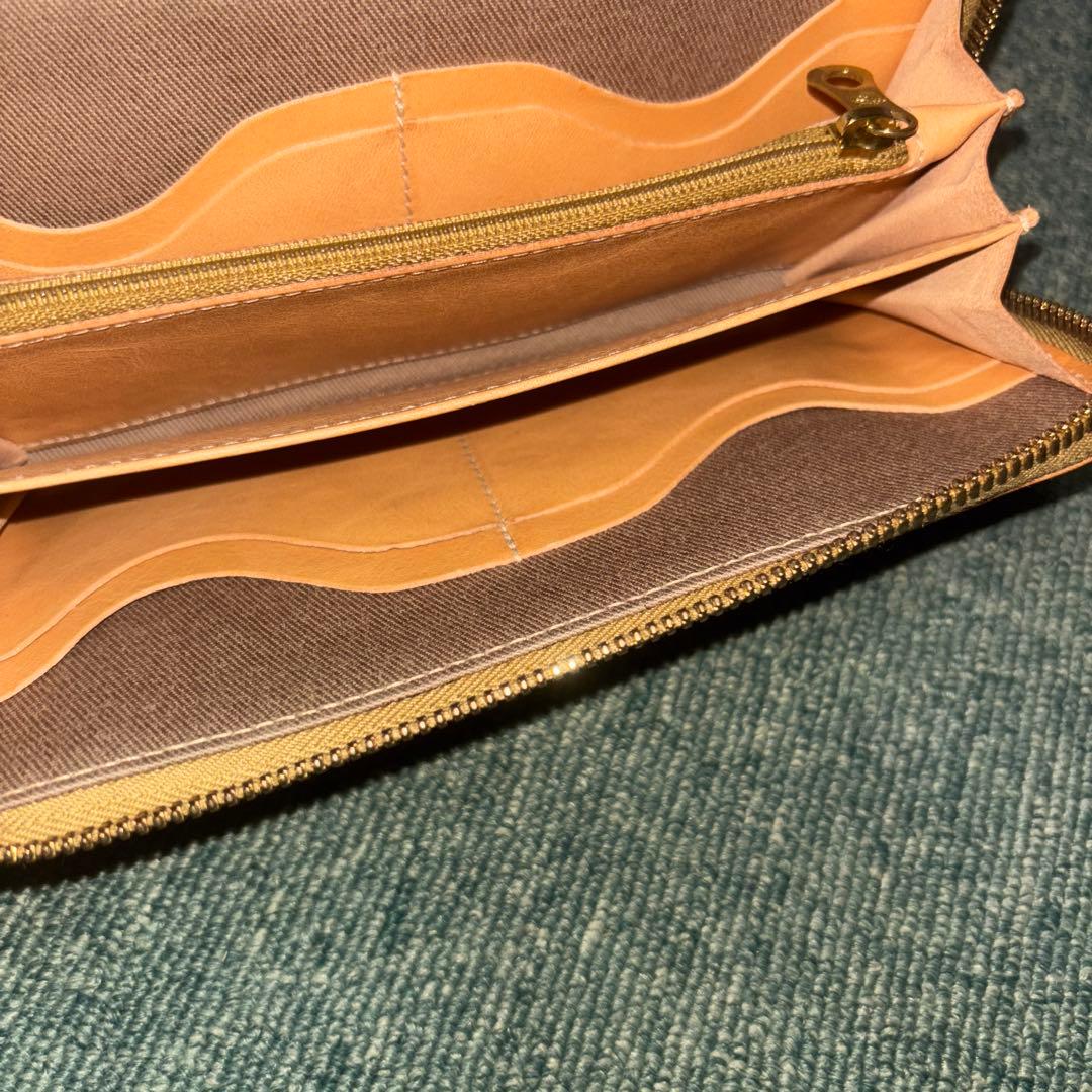 イルビゾンテ　レザー製二つ折り財布 ベージュと赤