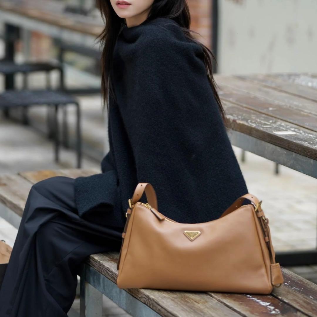 PRADA ブラウンレザートートバッグ