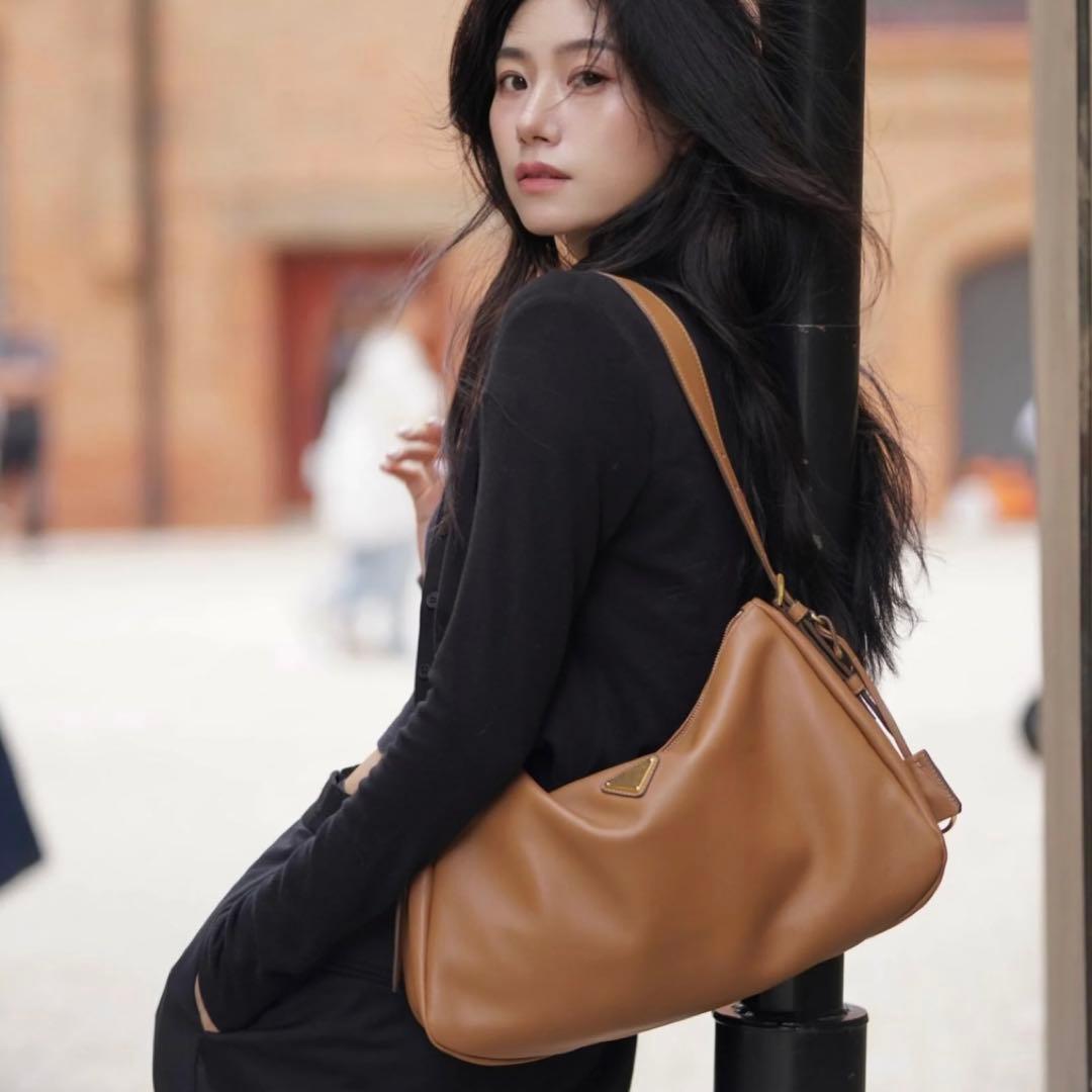 PRADA ブラウンレザートートバッグ