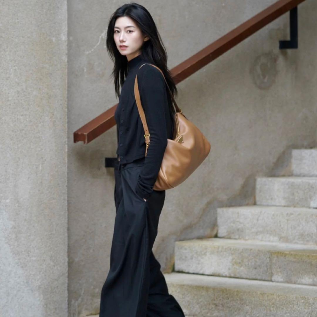 PRADA ブラウンレザートートバッグ