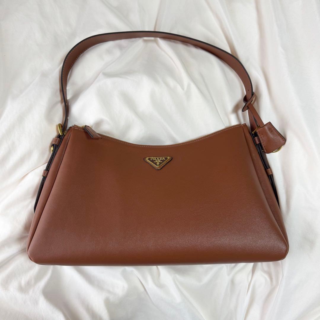 PRADA ブラウンレザートートバッグ