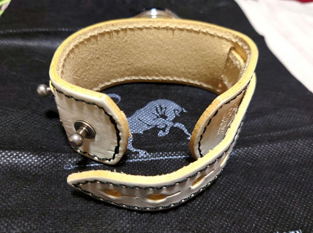 ALZUNI／アルズニ／ホワイトレザー／腕時計／稼動品