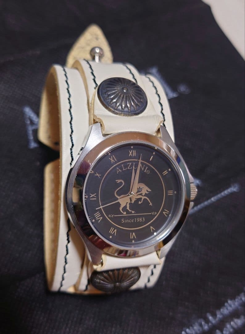 ALZUNI／アルズニ／ホワイトレザー／腕時計／稼動品
