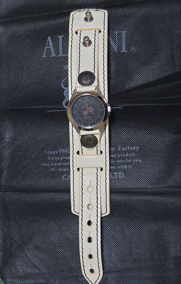 ALZUNI／アルズニ／ホワイトレザー／腕時計／稼動品