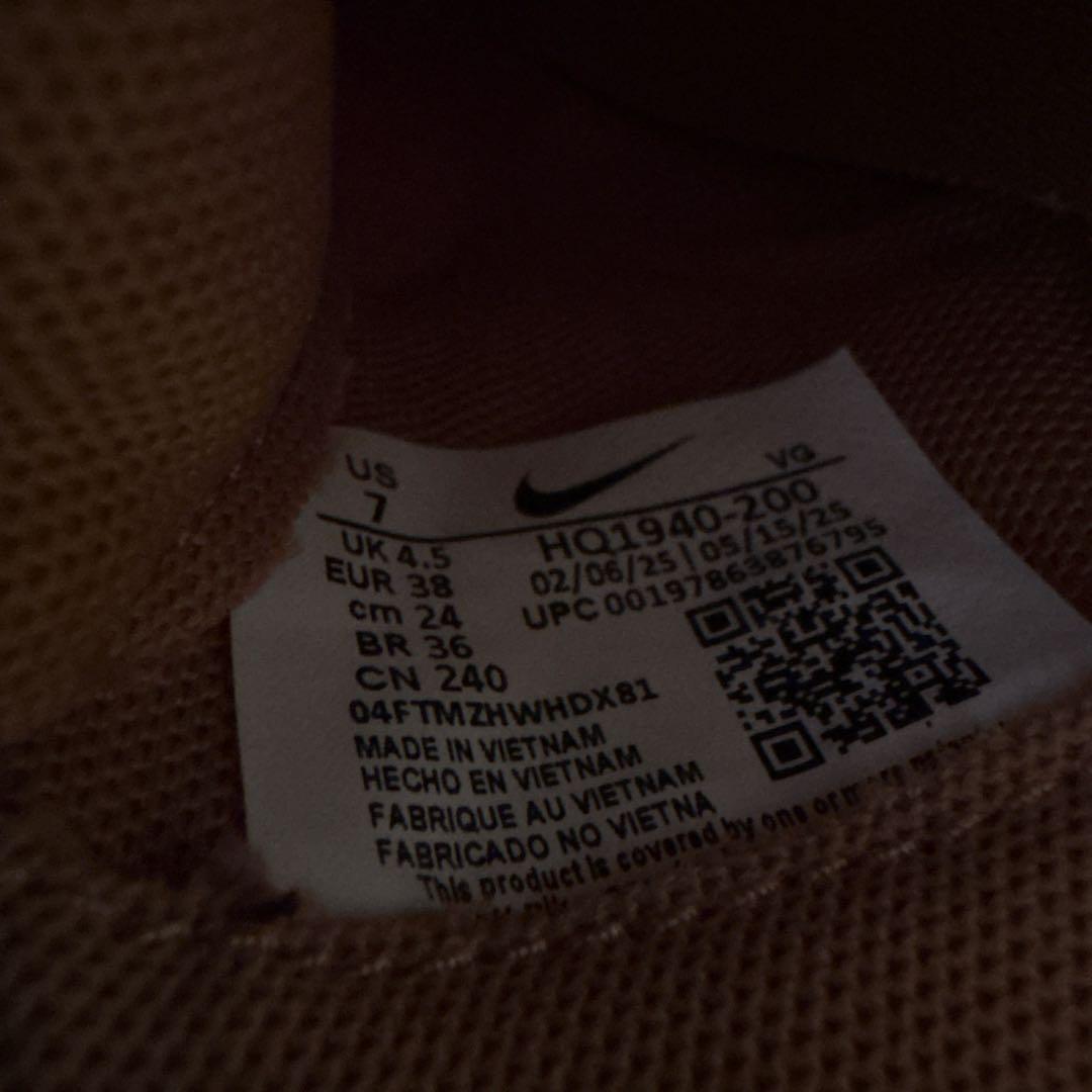 [新品未使用]ナイキスニーカーレディース24cm テラモンタＨＱ1940-200