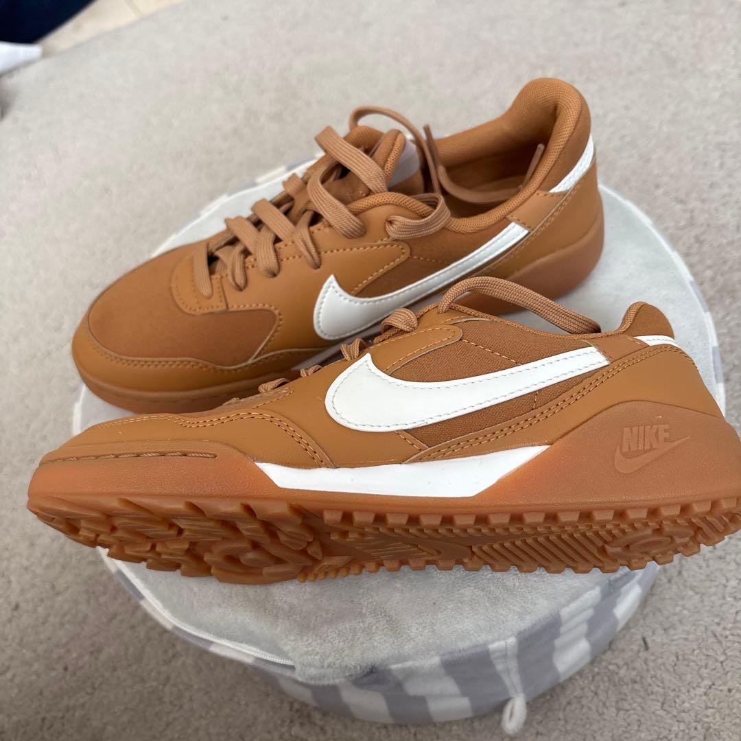 [新品未使用]ナイキスニーカーレディース24cm テラモンタＨＱ1940-200