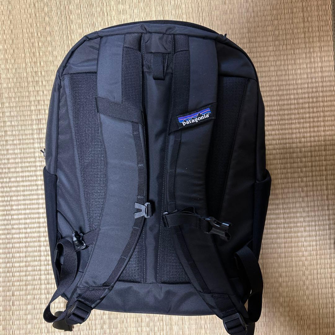 48230 アトム デイパック 24L パタゴニア ブラック