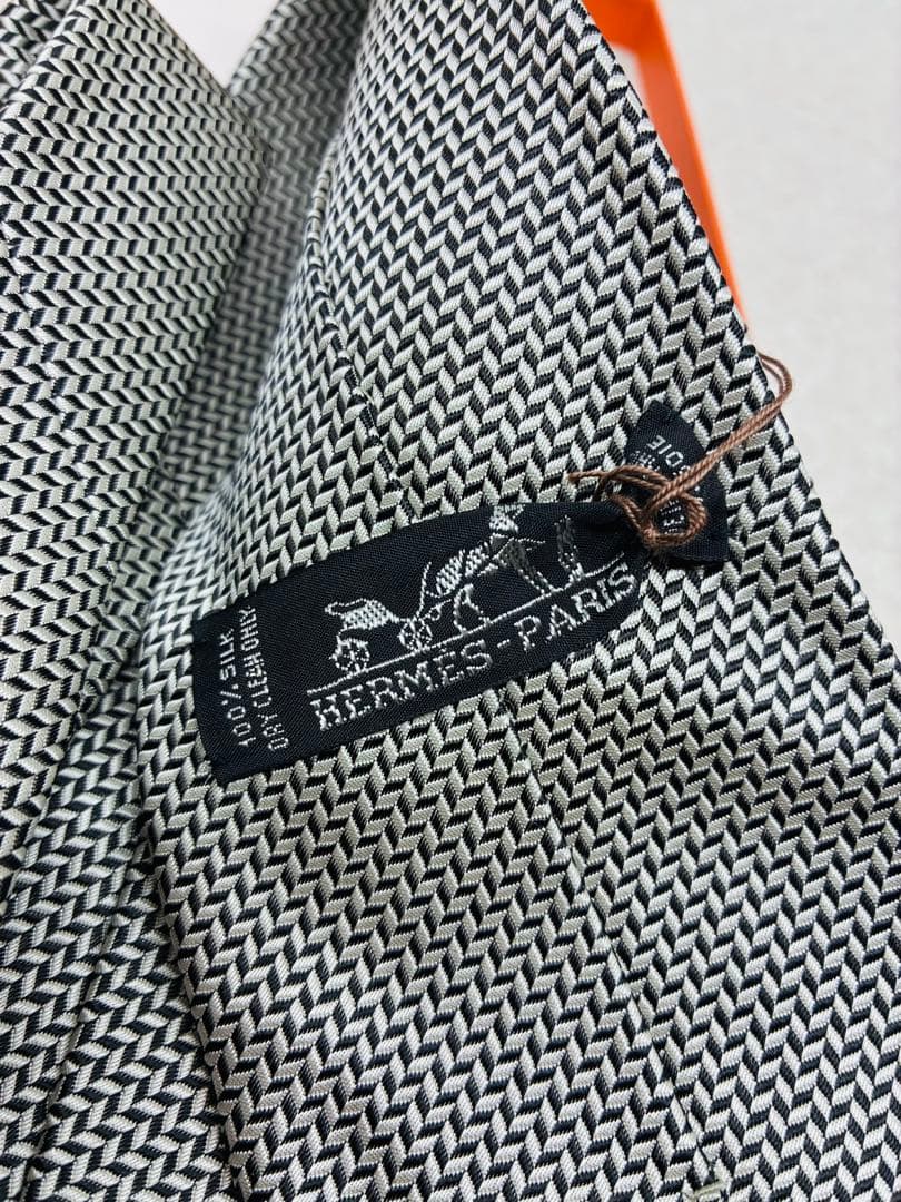 新品 エルメス HERMES ネクタイ 銀シルバー　シルクジャガード 結婚式など