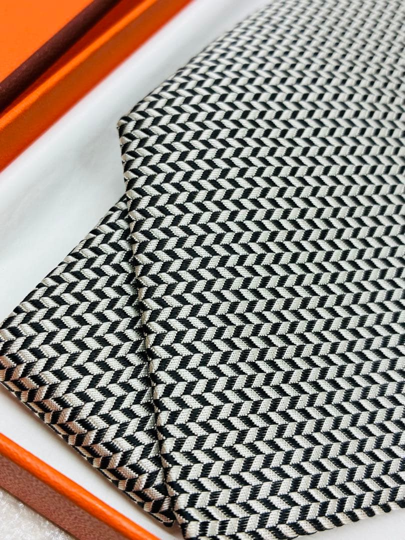 新品 エルメス HERMES ネクタイ 銀シルバー　シルクジャガード 結婚式など