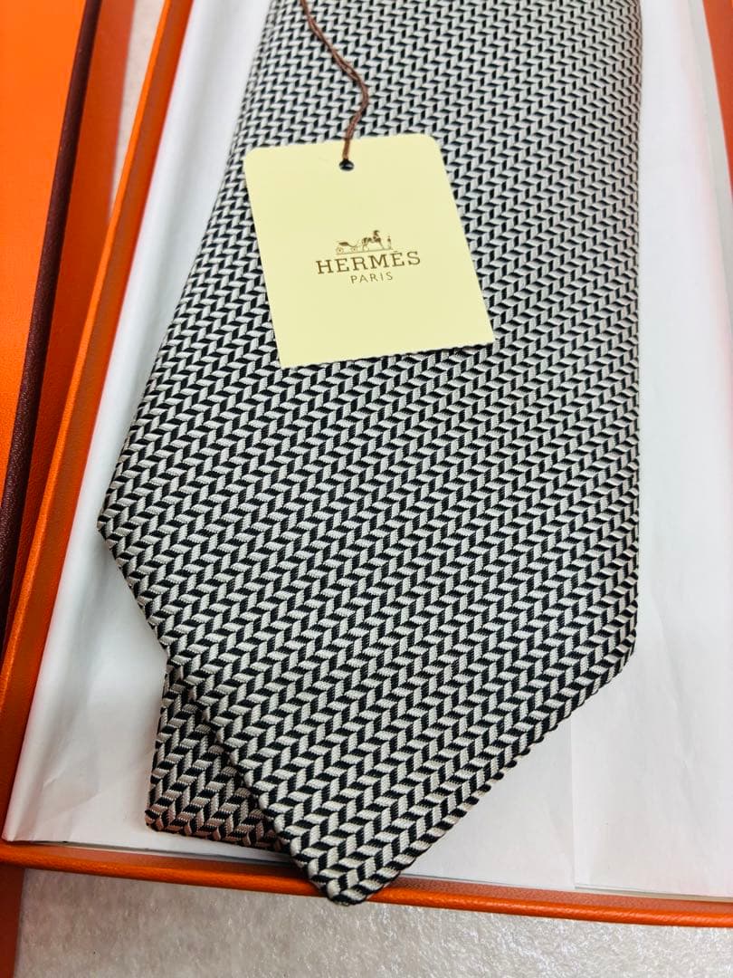 新品 エルメス HERMES ネクタイ 銀シルバー　シルクジャガード 結婚式など