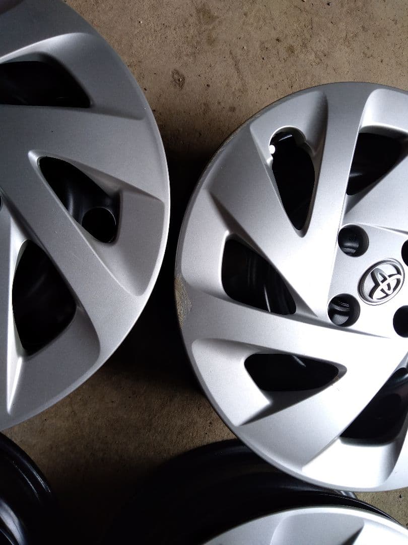 アクアAQUA純正15インチ ホイールとホイールキャップ4本セット