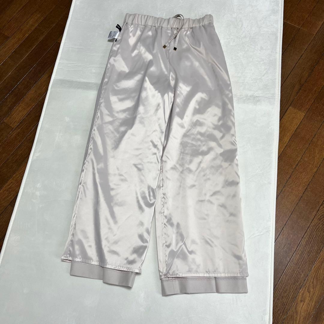 お値下げ　アンタイトル　untitledストレートワイドパンツ　　新品未使用品