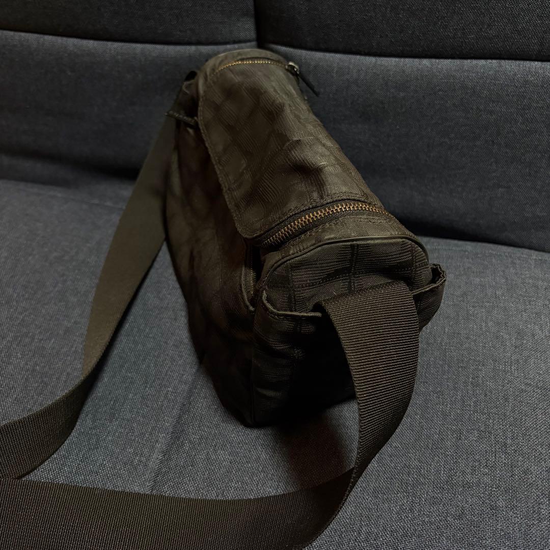 シャネル　ナイロン ブラック ショルダーバッグ