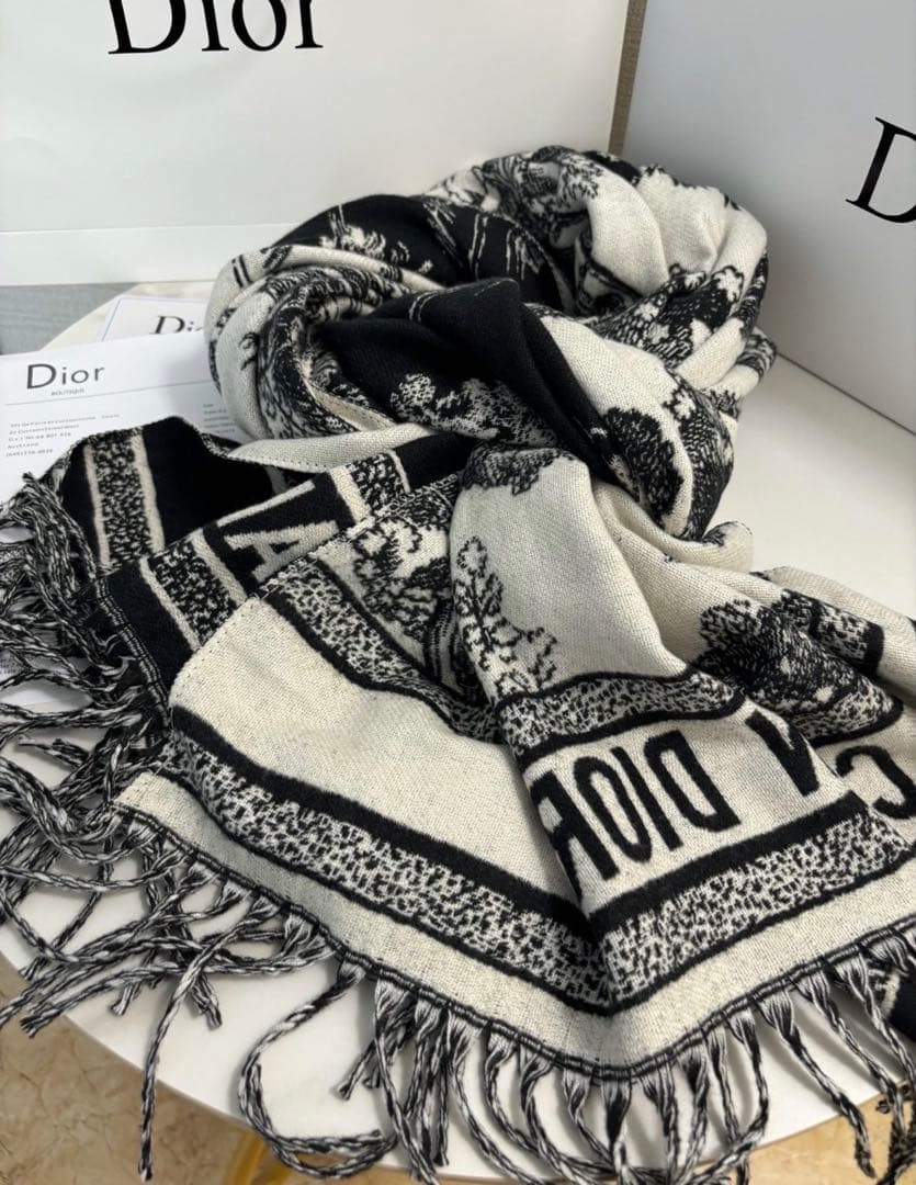 【Dior】ブラック×ホワイト トワル柄 ストール