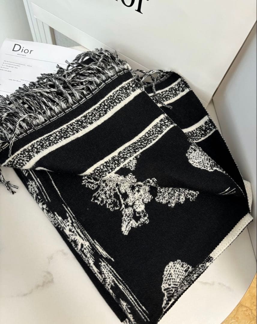 【Dior】ブラック×ホワイト トワル柄 ストール