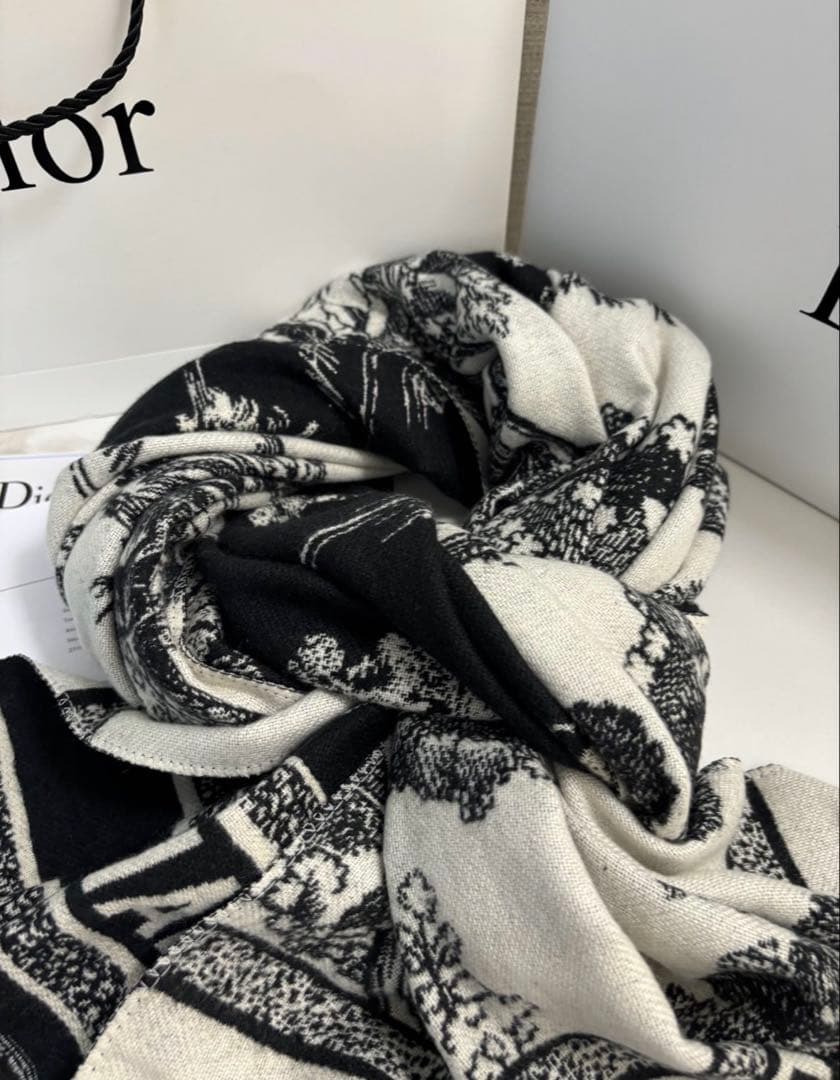 【Dior】ブラック×ホワイト トワル柄 ストール