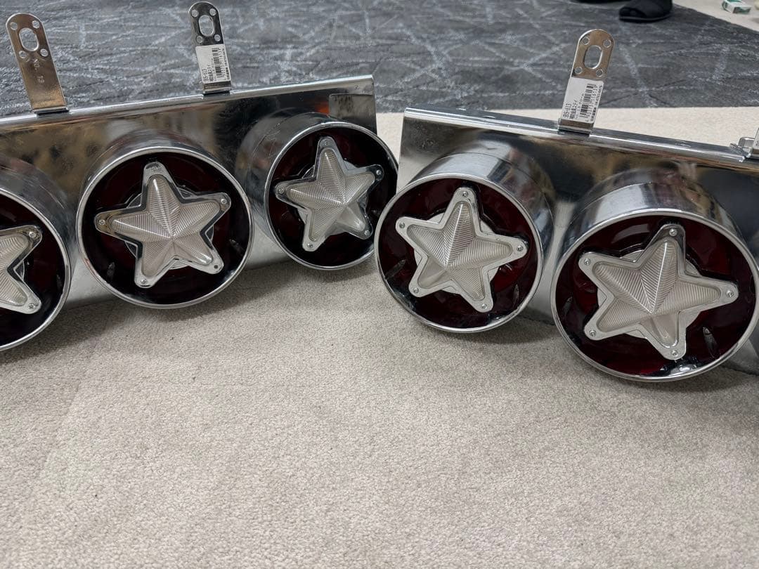 星型紅白3連トラックテールランプ 左右セット 小/中型車 24V レトロ 紅白