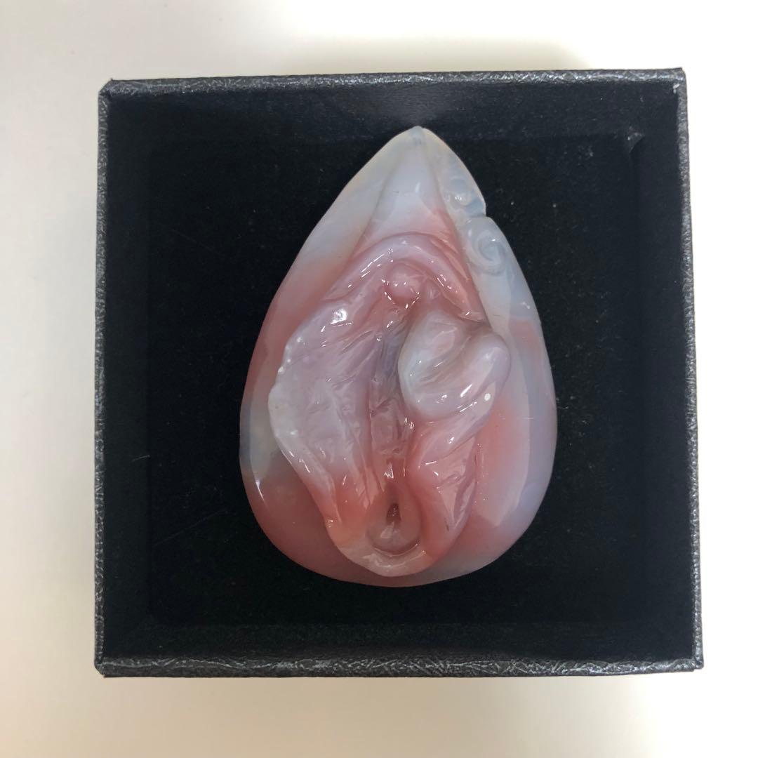 縁結び 女陰 ヌードメノウ 生命の源 女性器 趣味 天然石 瑪瑙 彫り物 B3